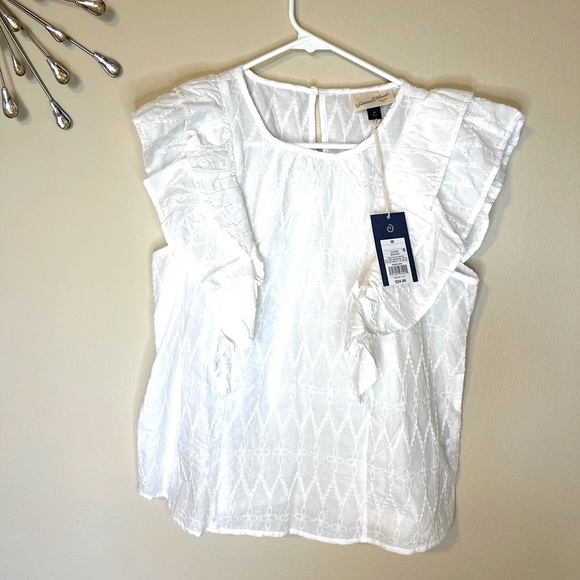 Universal Thread Tops - WHITE RUFFLED SLEEVELESS TOP SIZE M NWT!
